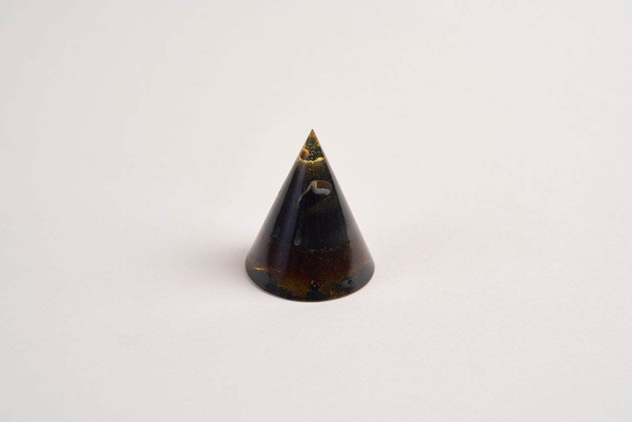 Black Zambala Pyramid Cone large, 79.4g, BZ 112